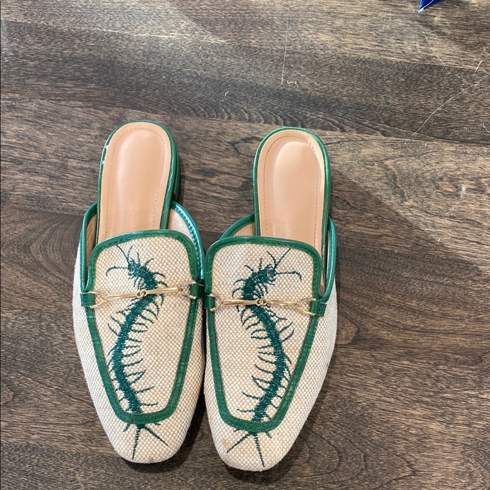 💕3/$40💞Embroidered Green and Cream Women's Slip-On Shoes